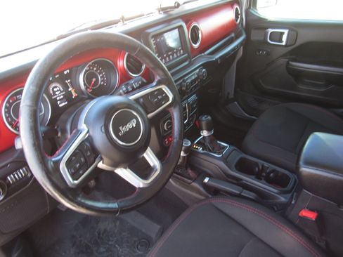 Used 2019 Jeep Wrangler Unlimited Rubicon w/ Cold Weather Group AWD/4WD image 15