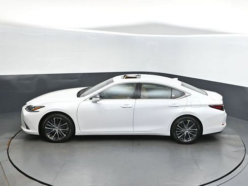 New 2025 Lexus ES 350 w/ Premium Package image 32
