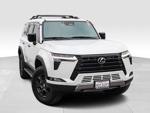 Used 2025 Lexus GX 550 AWD/4WD image 2