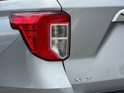 Certified 2022 Ford Explorer XLT w/ Equipment Group 202A RWD image 28