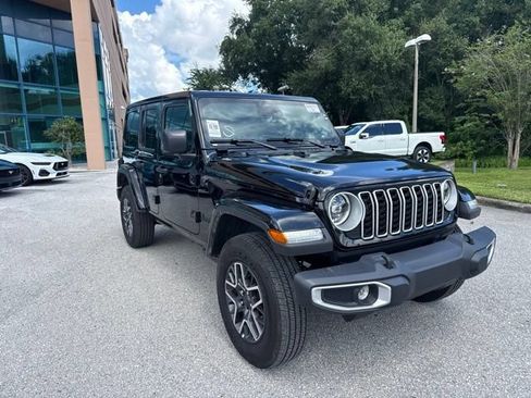 Used 2026 Jeep Wrangler Unlimited Sahara AWD/4WD image 10