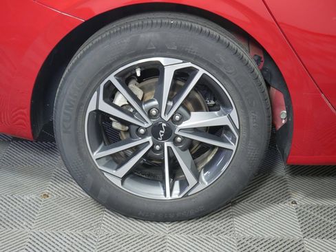 Used 2024 Kia Forte LXS w/ LXS Technology Package FWD image 13