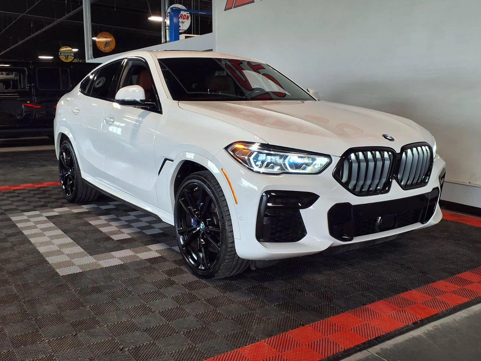 Used 2022 BMW X6 M50i w/ Executive Package AWD/4WD image 2