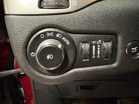 Used 2019 Jeep Cherokee Limited AWD/4WD image 15