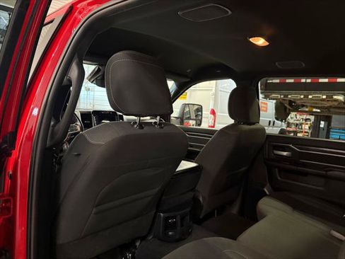Certified 2024 RAM 2500 Big Horn w/ Night Edition AWD/4WD image 32
