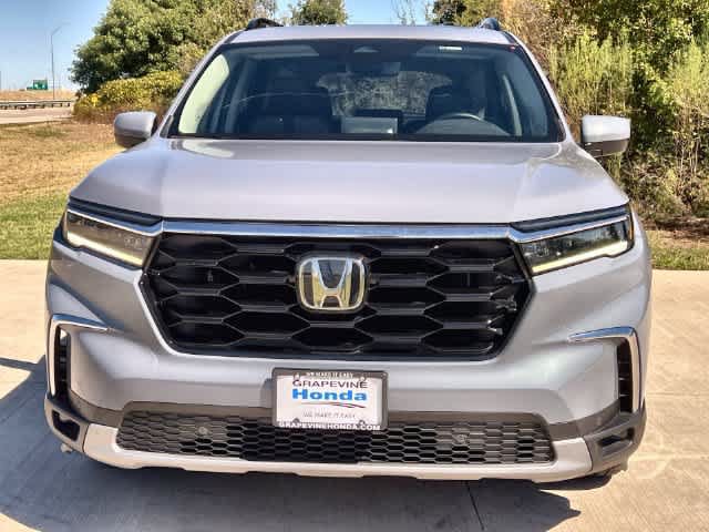 Certified 2025 Honda Pilot Touring image 7