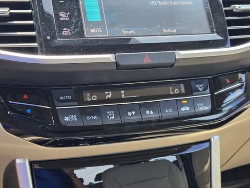 Used 2017 Honda Accord Touring image 21
