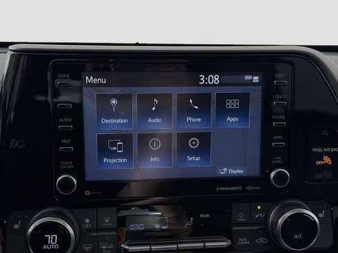 Used 2022 Toyota Highlander XLE AWD/4WD image 15
