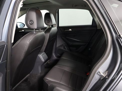 Used 2023 Volkswagen Jetta SE w/ Panoramic Sunroof Package image 9