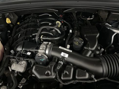 Used 2023 Jeep Grand Cherokee Limited w/ Black Appearance Package AWD/4WD image 7