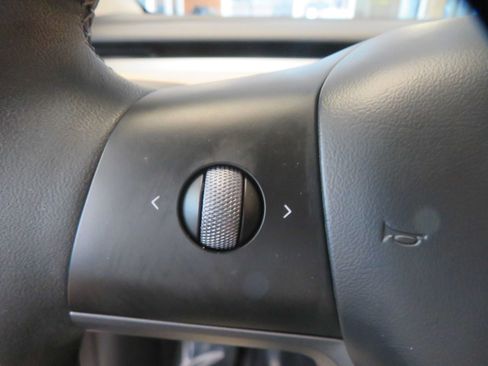 Used 2024 Tesla Model Y Long Range AWD/4WD image 47