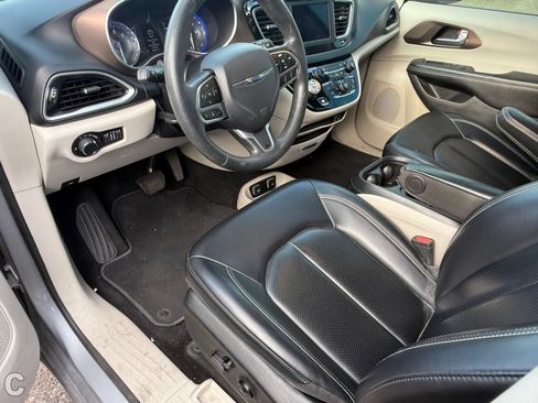 Used 2020 Chrysler Voyager Lxi FWD image 13