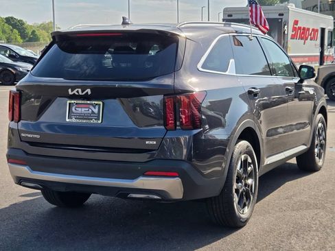 Used 2025 Kia Sorento S AWD/4WD image 4