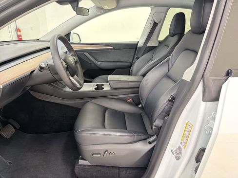 Used 2024 Tesla Model Y 2WD image 5