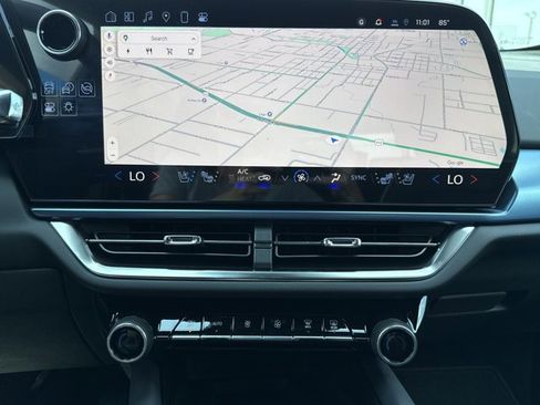 New 2025 Chevrolet Equinox EV LT w/ Convenience Package II image 17