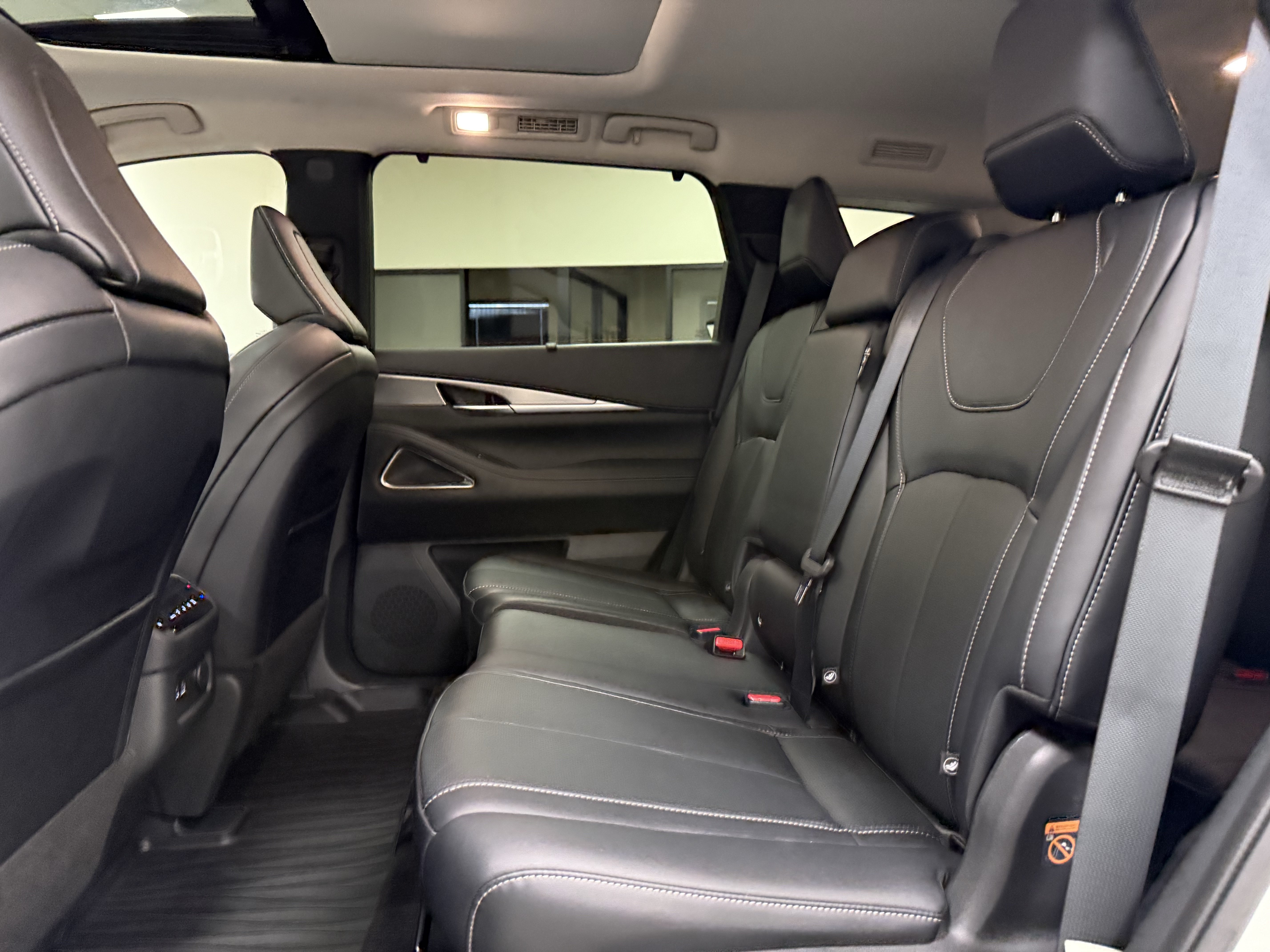 Certified 2024 INFINITI QX60 Luxe w/ Performance Audio Package FWD image 15