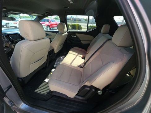 Used 2023 Chevrolet Traverse LS FWD image 23