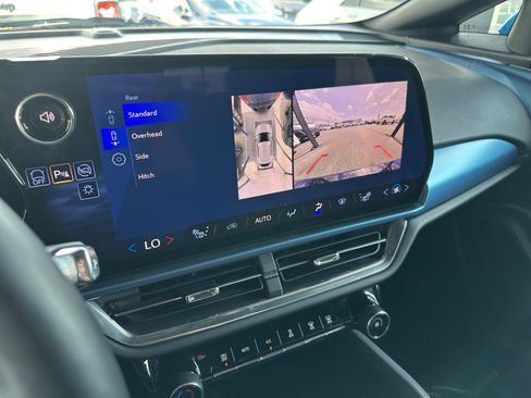Used 2024 Chevrolet Equinox EV LT FWD image 24