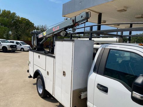 Used 2017 Ford F550 2WD Regular Cab Super Duty image 12