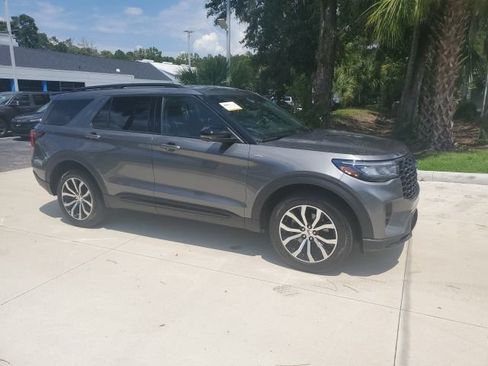 Certified 2025 Ford Explorer ST-Line AWD/4WD image 3