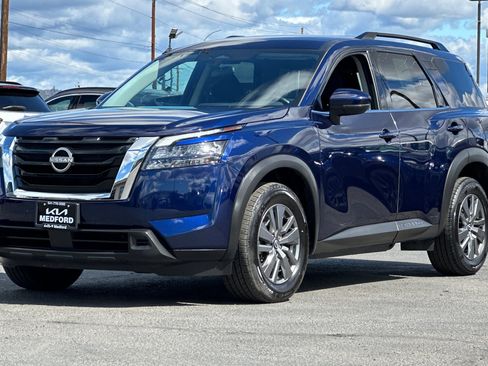 Used 2025 Nissan Pathfinder SV AWD/4WD image 9