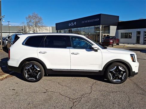 Used 2023 Kia Telluride S w/ S Sunroof Package image 7