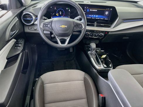 Used 2024 Chevrolet Trax LT w/ Sunroof Package FWD image 22