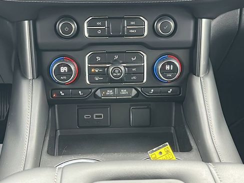 Used 2023 Chevrolet Tahoe Z71 w/ Luxury Package image 21