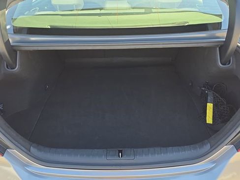 Used 2025 Genesis G70 2.5T image 10