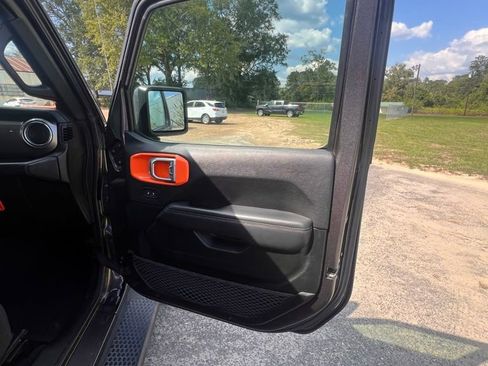 Used 2020 Jeep Wrangler Unlimited Sahara image 11