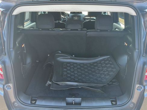 Used 2016 Jeep Renegade Latitude FWD image 28