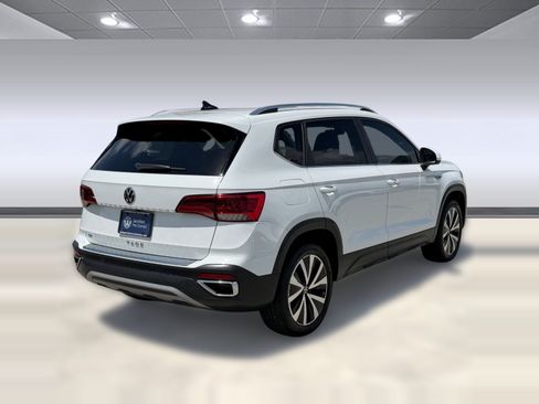 Certified 2023 Volkswagen Taos SE w/ Panoramic Sunroof Package FWD image 8