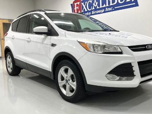 Used 2016 Ford Escape SE w/ Equipment Group 201A AWD/4WD image 3