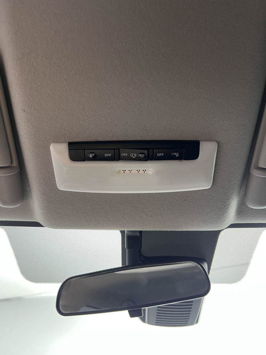 Used 2023 Nissan Versa SV FWD image 23