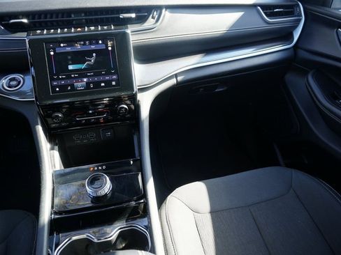 Used 2023 Jeep Grand Cherokee L Laredo image 28