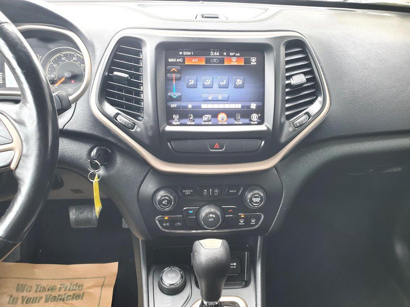 Used 2015 Jeep Cherokee Latitude w/ Cold Weather Group AWD/4WD image 10