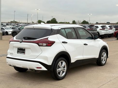 Used 2022 Nissan Kicks S image 6