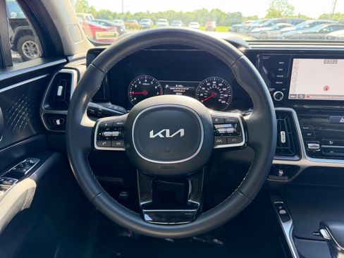 Used 2023 Kia Sorento S FWD image 12