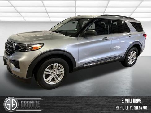 Used 2024 Ford Explorer XLT AWD/4WD image 1