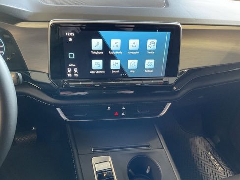 Used 2024 Volkswagen Atlas Cross Sport SE image 15