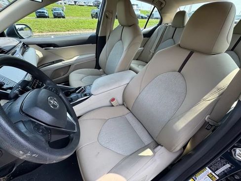 Used 2019 Toyota Camry LE FWD image 13