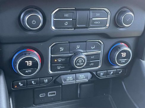 Used 2023 Chevrolet Suburban Premier image 17