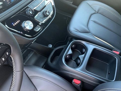 New 2026 Chrysler Pacifica Select image 8