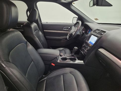 Used 2018 Ford Explorer XLT w/ Equipment Group 202A AWD/4WD image 21