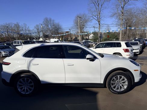 Used 2019 Porsche Cayenne image 4