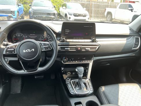 Used 2023 Kia Seltos SX AWD/4WD image 11