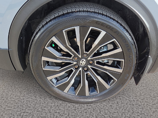Used 2026 Toyota C-HR AWD/4WD image 8