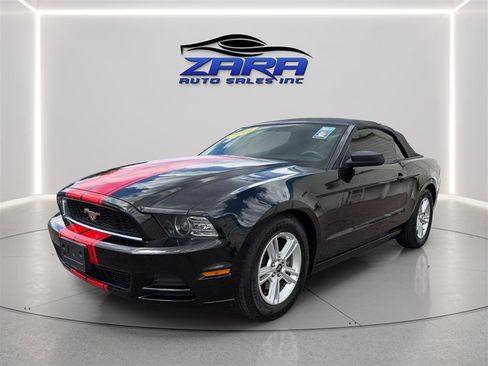 Used 2014 Ford Mustang Convertible RWD image 3