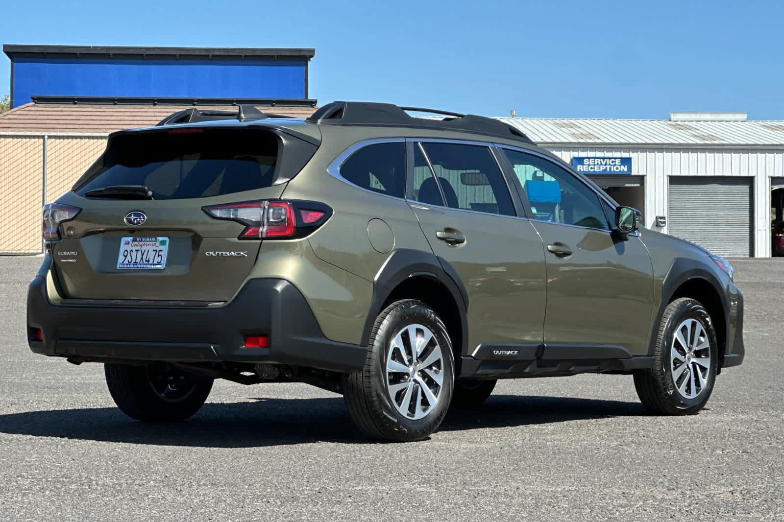 Used 2025 Subaru Outback Premium w/ Popular Package #1 AWD/4WD image 3