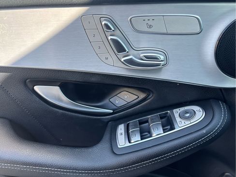 Used 2019 Mercedes-Benz GLC 300 4MATIC image 23